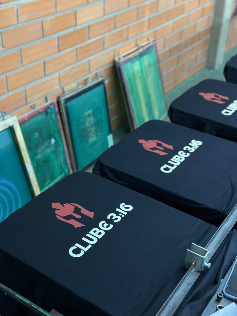 Produção em serigrafia — trabalho e produto fotografado na SilkArt